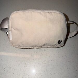 lululemon Cream/Off-White Everywhere Belt Bag 1L
